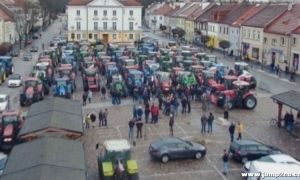 波兰农民在靠近斯洛伐克边境处举行抗议 致交通拥堵