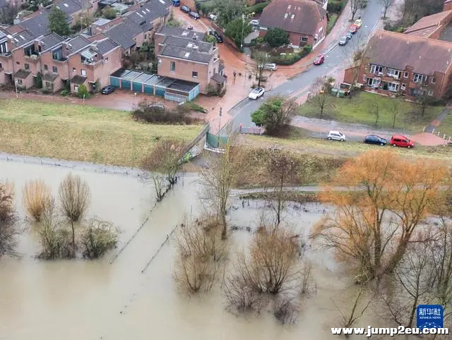 这是1月5日在德国汉诺威市郊拍摄的被洪水淹没的区域（无人机照片）。（图片来源：新华社） ...